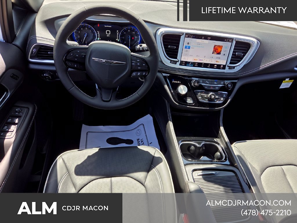 New 2026 Chrysler Pacifica Limited w/ S Appearance Package FWD image 11