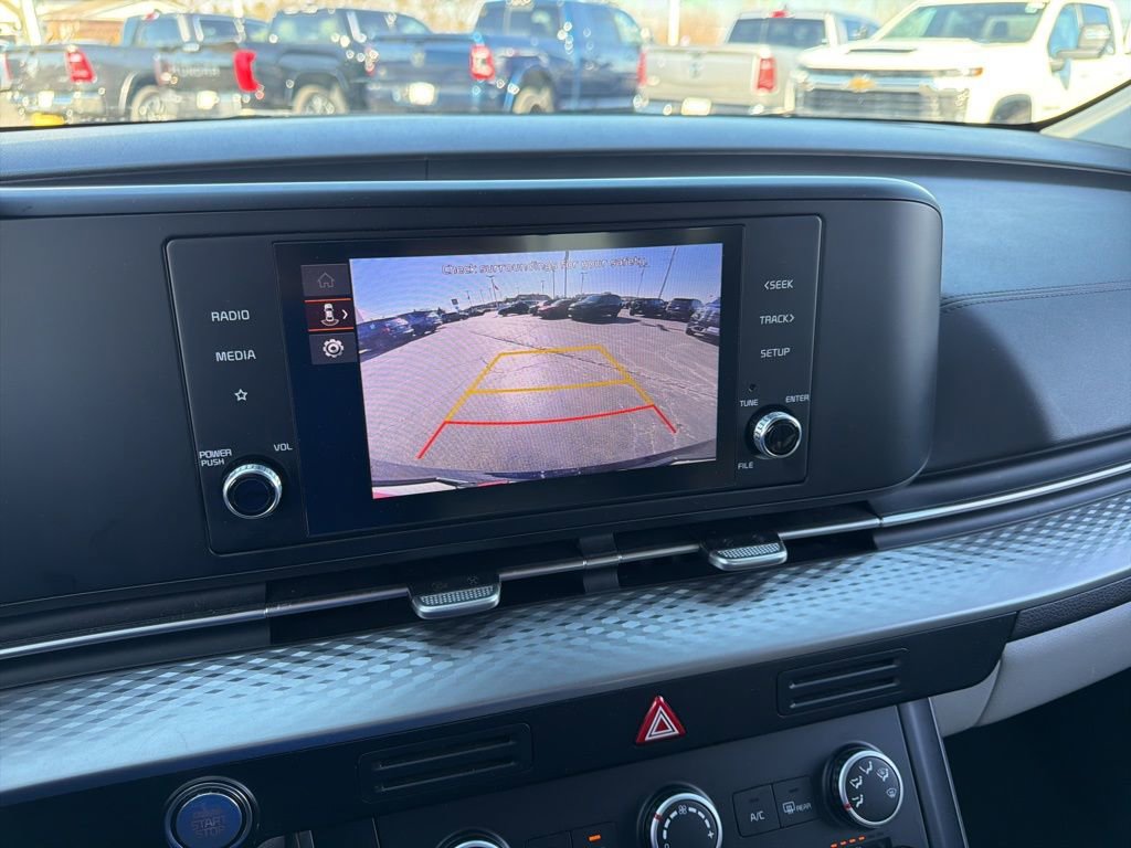 Used 2024 Kia Carnival LX image 14