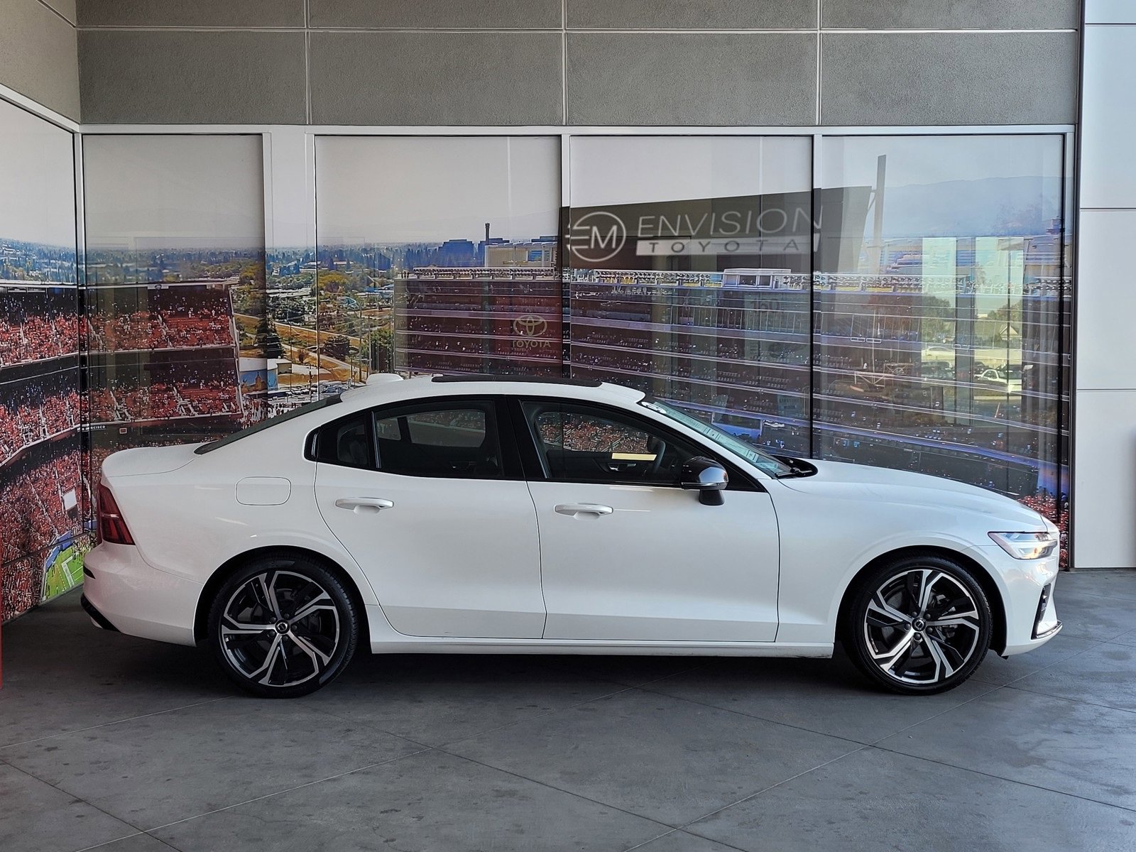 Used 2024 Volvo S60 B5 Core image 4