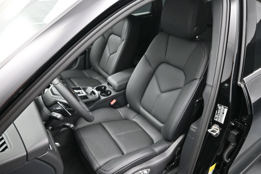 New 2026 Porsche Macan AWD/4WD image 5