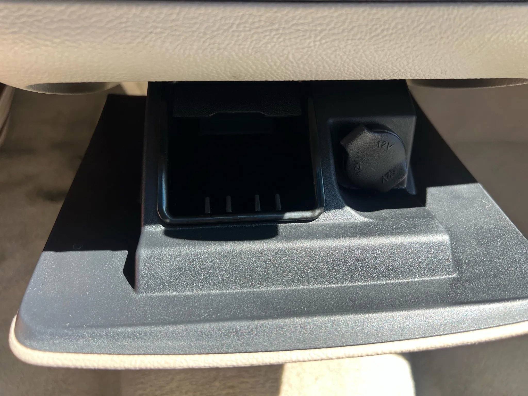 Used 2009 Cadillac DTS w/ Trunk Convenience Package FWD image 54