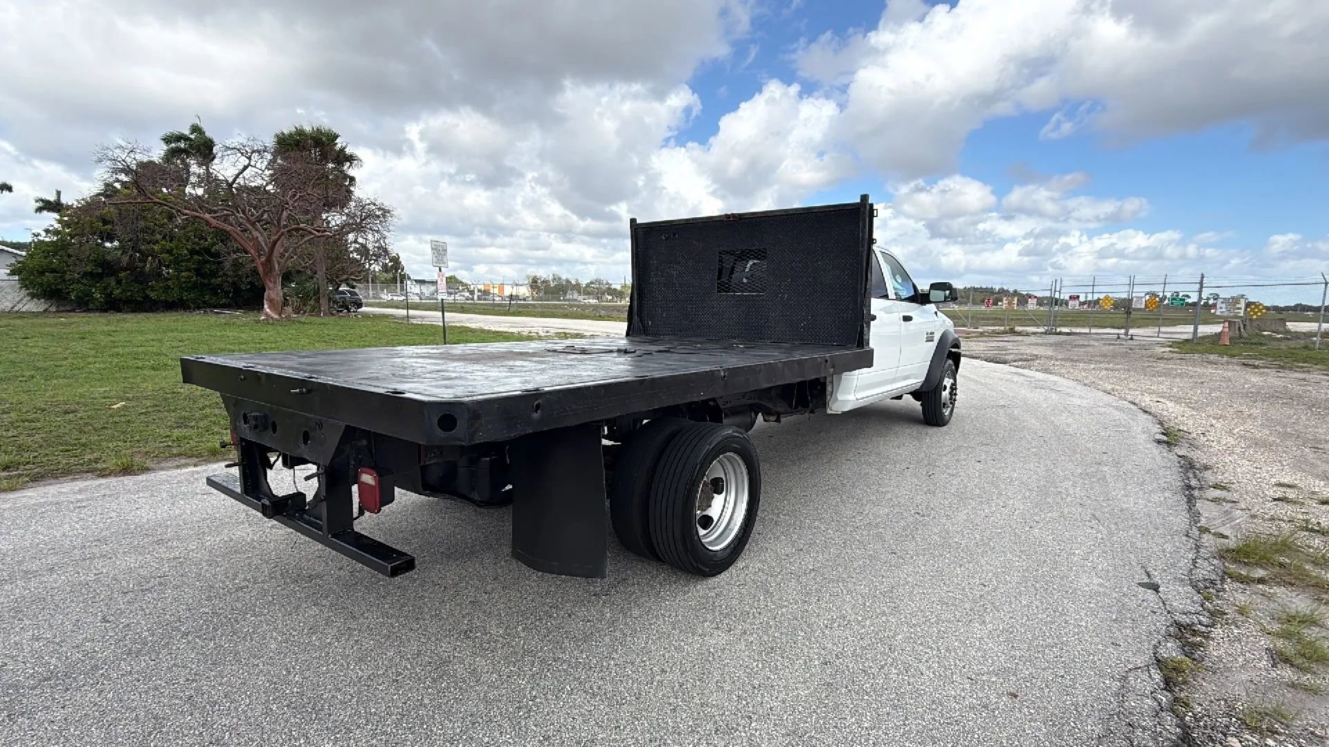 Used 2018 RAM 4500 Tradesman w/ Chrome Appearance Group image 5