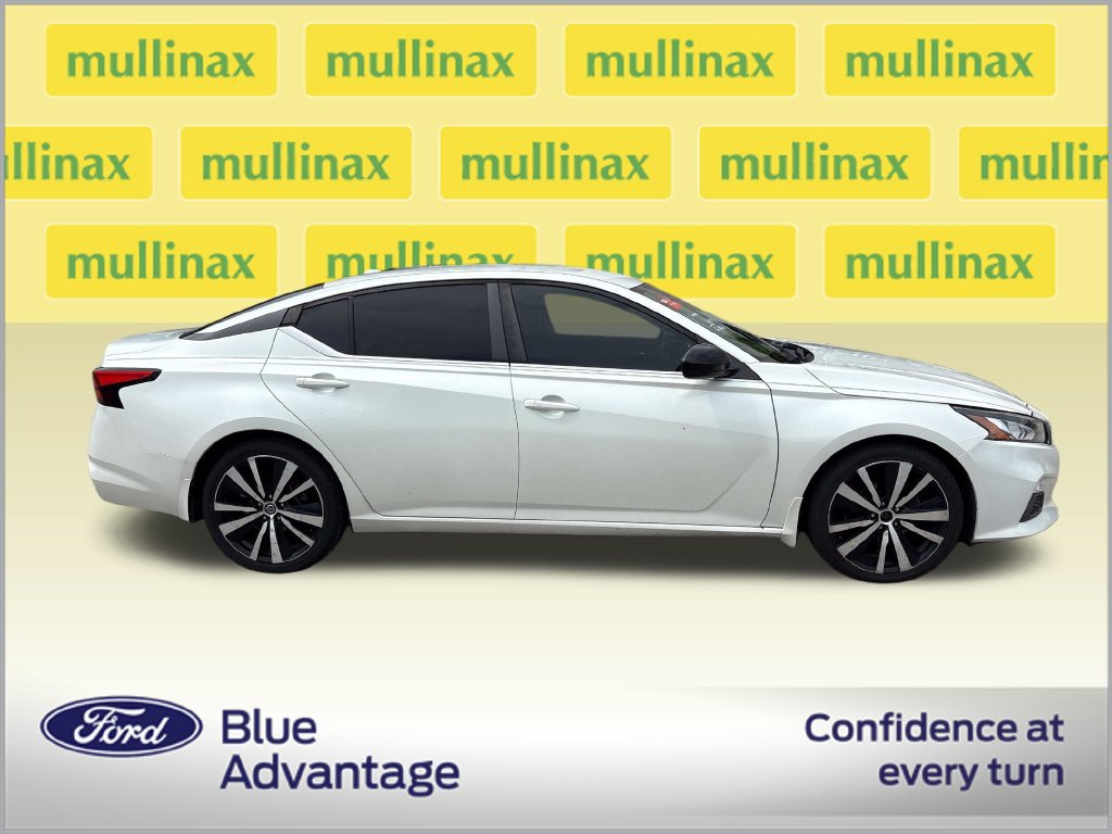 Used 2020 Nissan Altima 2.5 SR FWD image 2