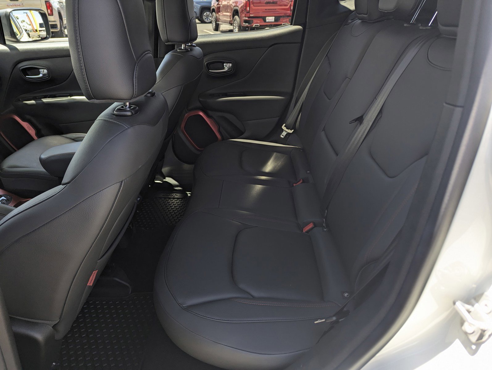 Used 2018 Jeep Renegade Trailhawk AWD/4WD image 8