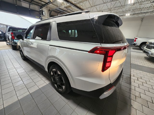 Used 2026 Kia Carnival EX FWD image 6