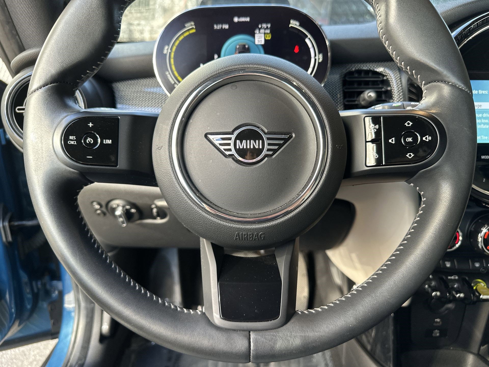 Used 2023 MINI Cooper SE image 11