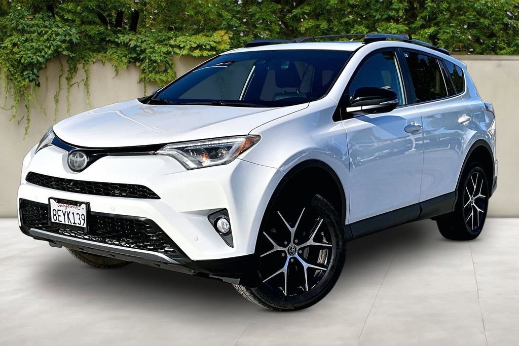 Used 2018 Toyota RAV4 SE w/ Advanced Technology Package image 3
