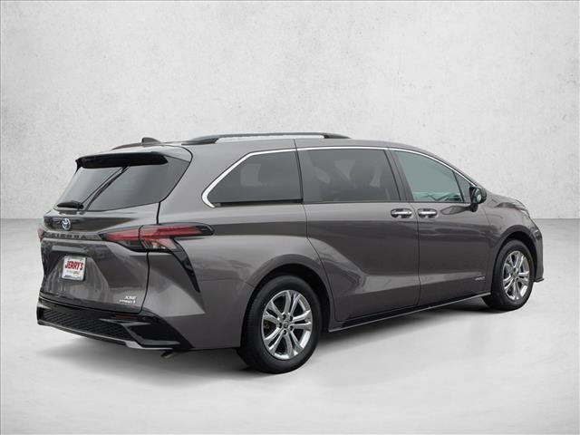Used 2021 Toyota Sienna XSE image 8