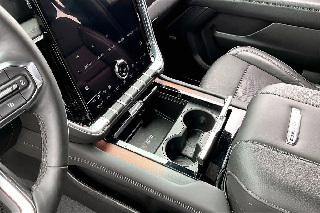 Used 2025 GMC Yukon XL Denali AWD/4WD image 14
