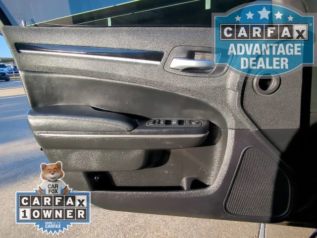 Used 2023 Chrysler 300 Touring w/ Sport Appearance Package image 12