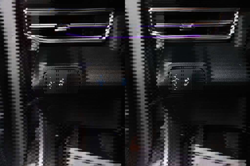 Used 2024 Hyundai Elantra Limited image 35