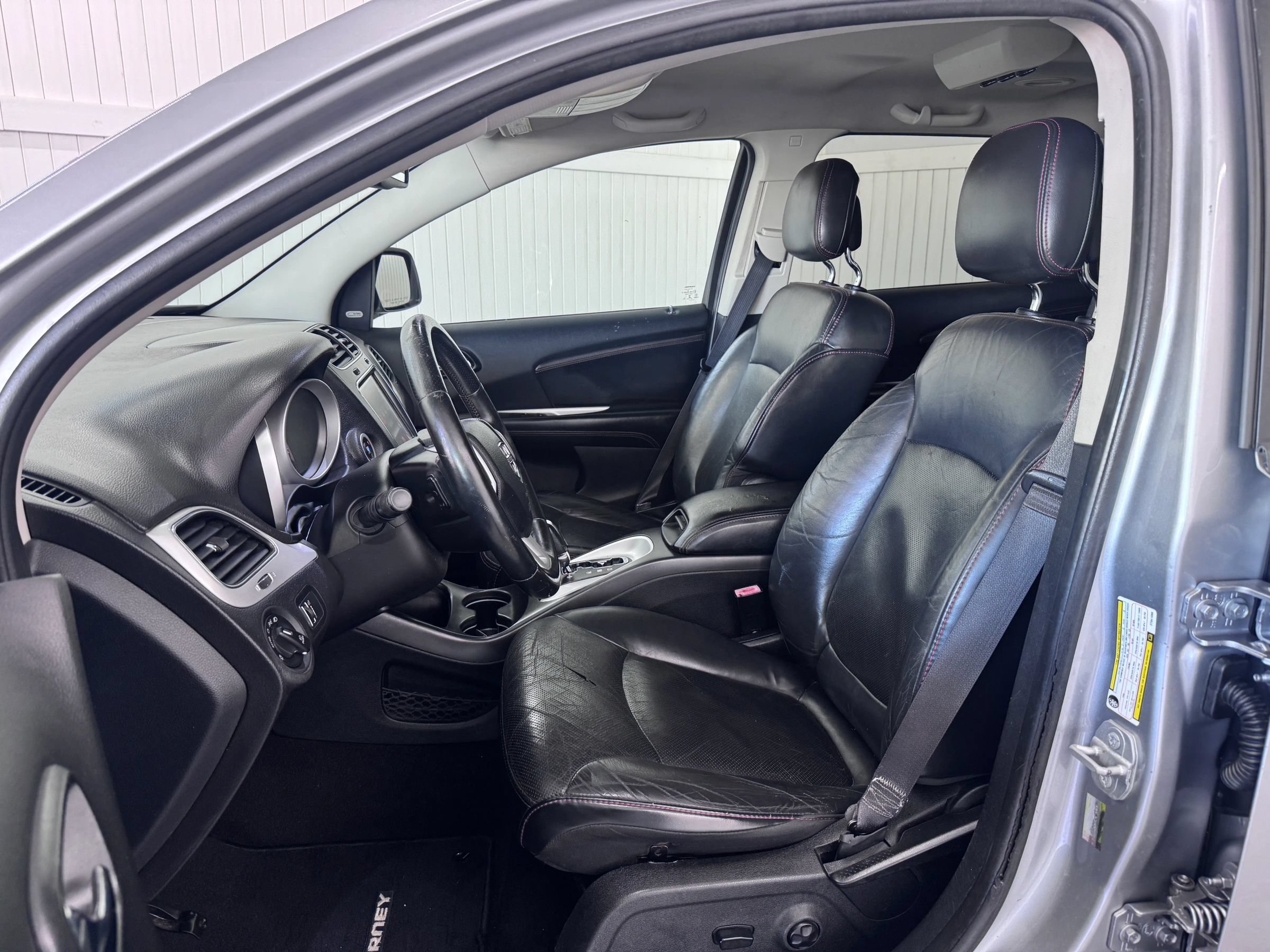 Used 2015 Dodge Journey R/T w/ Flexible Seating Group FWD image 9