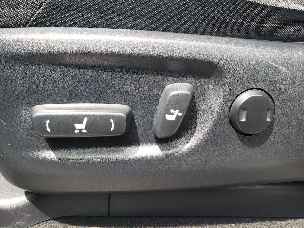 Used 2017 Toyota 4Runner SR5 AWD/4WD image 16