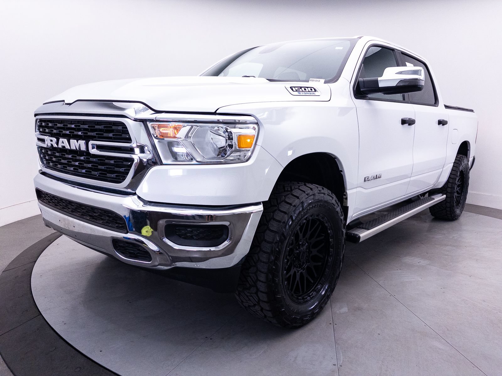 Used 2023 RAM 1500 4x4 Crew Cab image 16