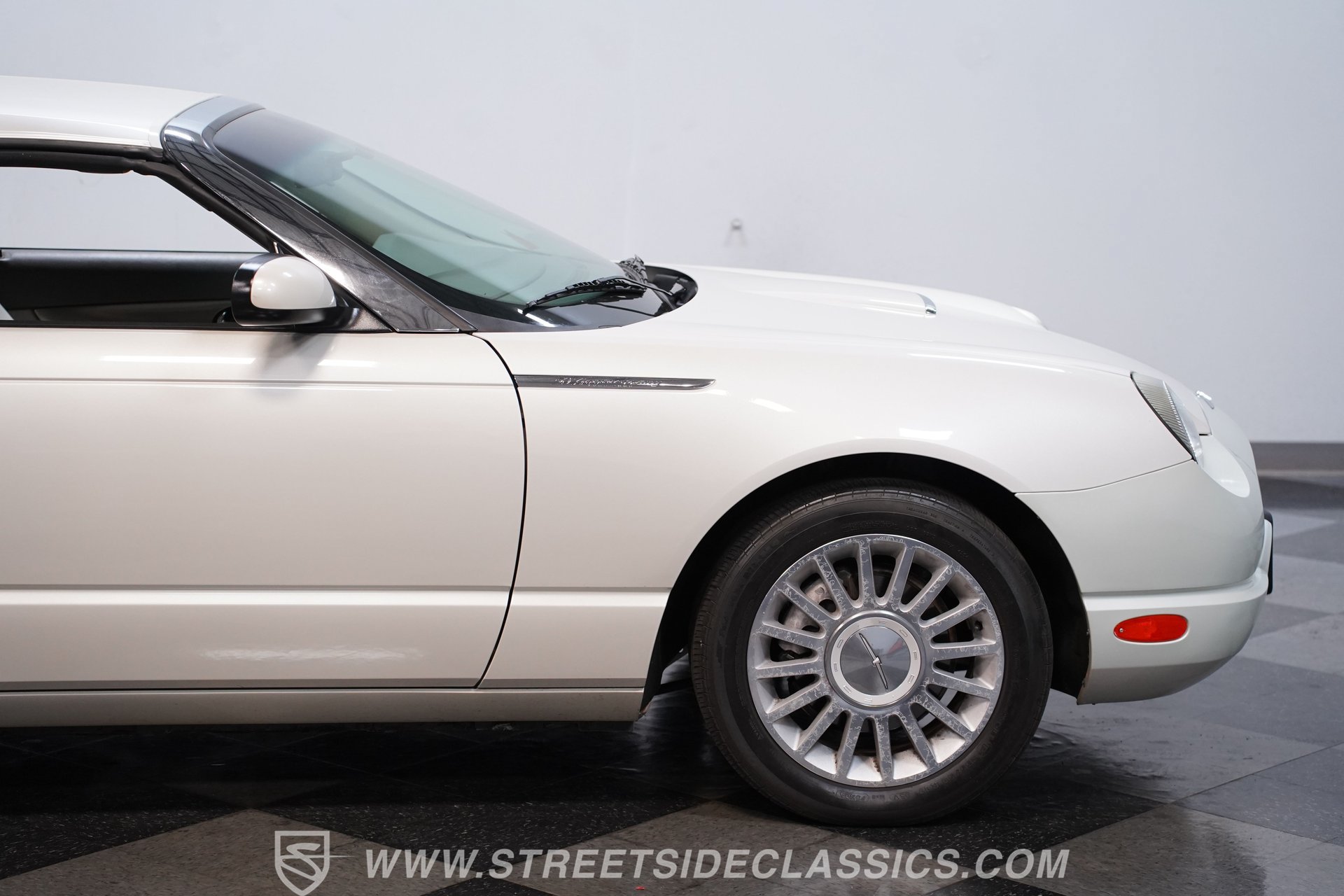 Used 2005 Ford Thunderbird 50th Anniversary RWD image 25