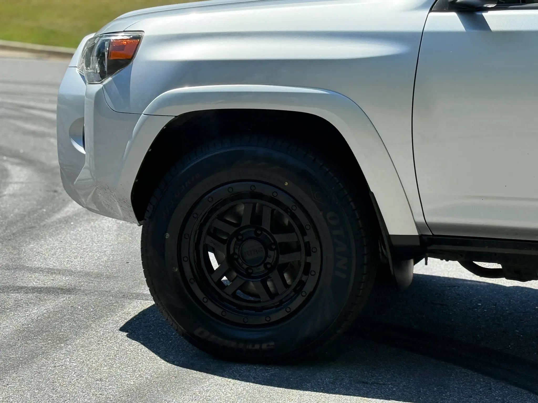 Used 2015 Toyota 4Runner SR5 AWD/4WD image 9