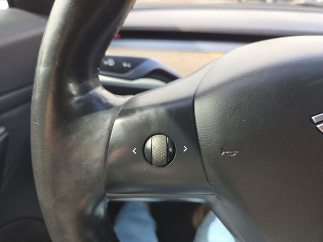 Used 2018 Tesla Model 3 Long Range RWD image 29
