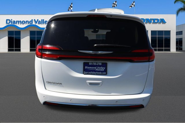 Used 2022 Chrysler Pacifica Touring-L image 5