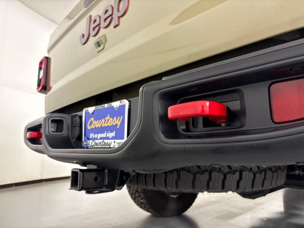 Used 2025 Jeep Gladiator Rubicon w/ Technology Group AWD/4WD image 18