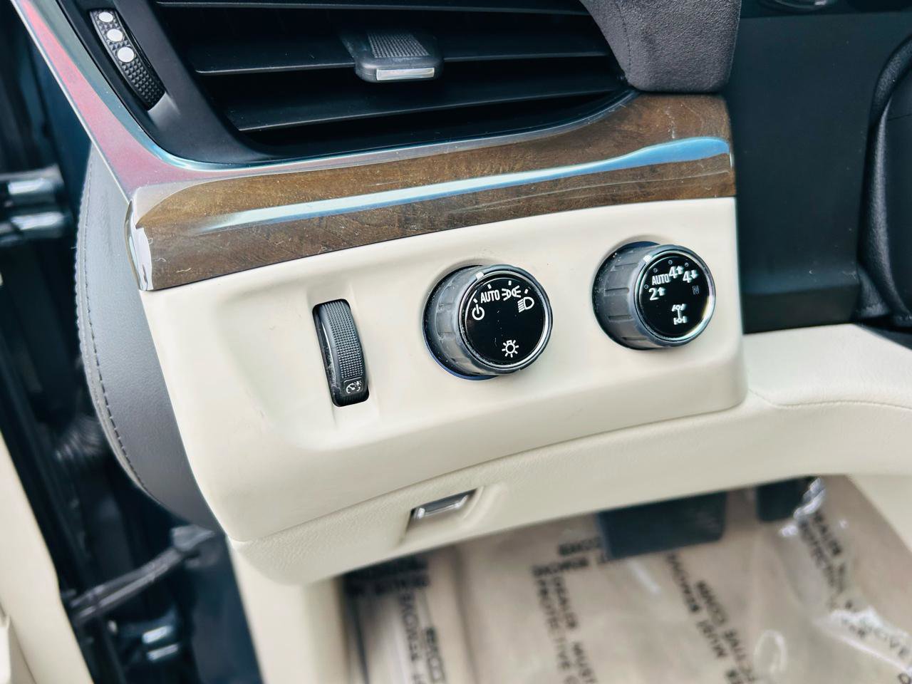 Used 2019 Cadillac Escalade Premium Luxury image 20