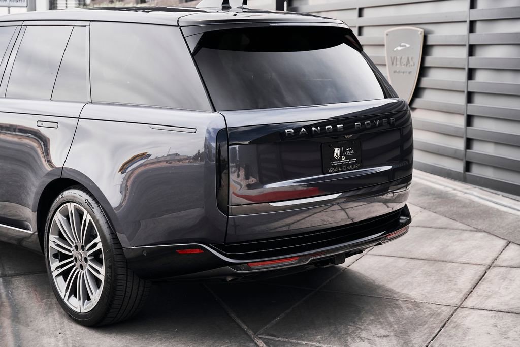 Used 2025 Land Rover Range Rover SE AWD/4WD image 9