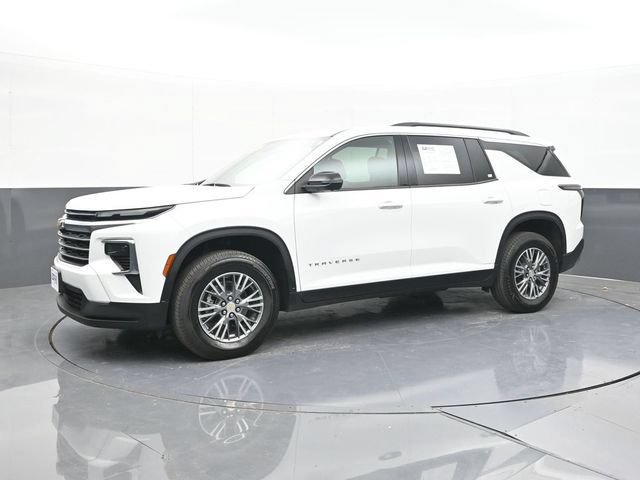 Used 2025 Chevrolet Traverse LT w/ Driver Confidence Package AWD/4WD image 7