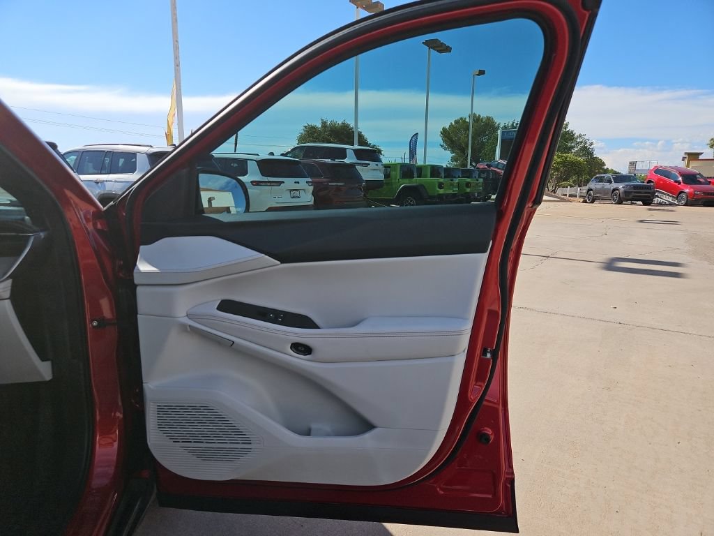 Used 2026 Jeep Cherokee Limited AWD/4WD image 14