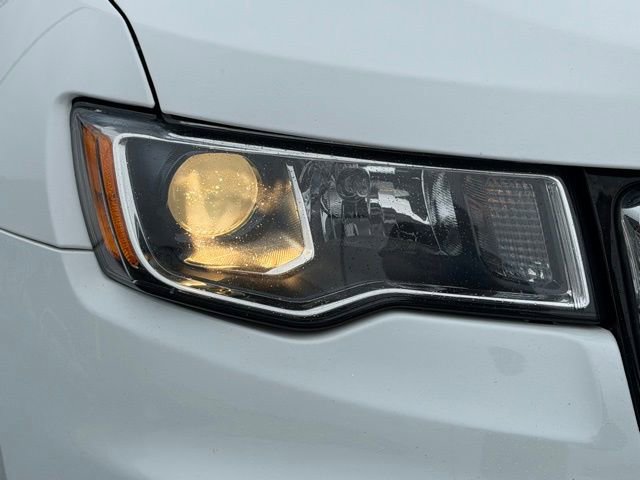 Used 2022 Jeep Grand Cherokee Limited image 17