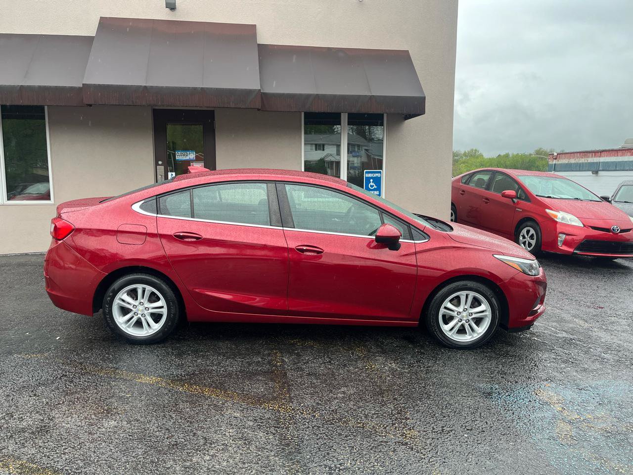 Used 2018 Chevrolet Cruze LT w/ Convenience Package FWD image 4