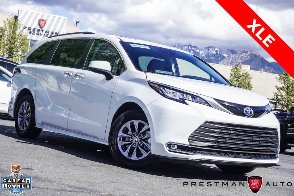 Used 2024 Toyota Sienna XLE AWD/4WD image 1