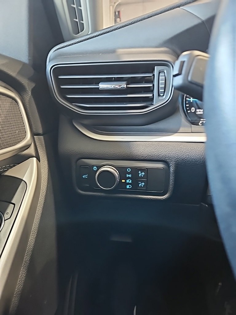 Used 2022 Ford Explorer XLT image 37