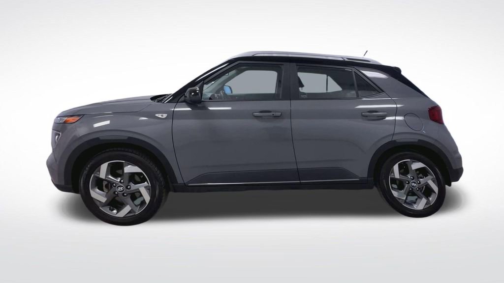 Used 2023 Hyundai Venue Limited image 20