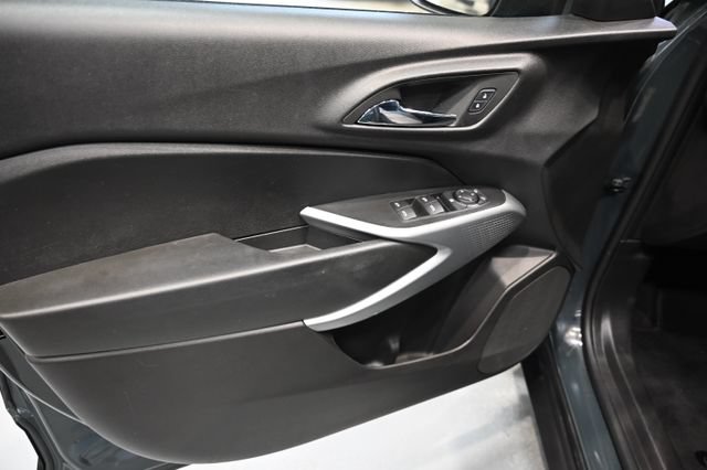 Used 2025 Chevrolet Trax LS w/ LS Convenience Package FWD image 25