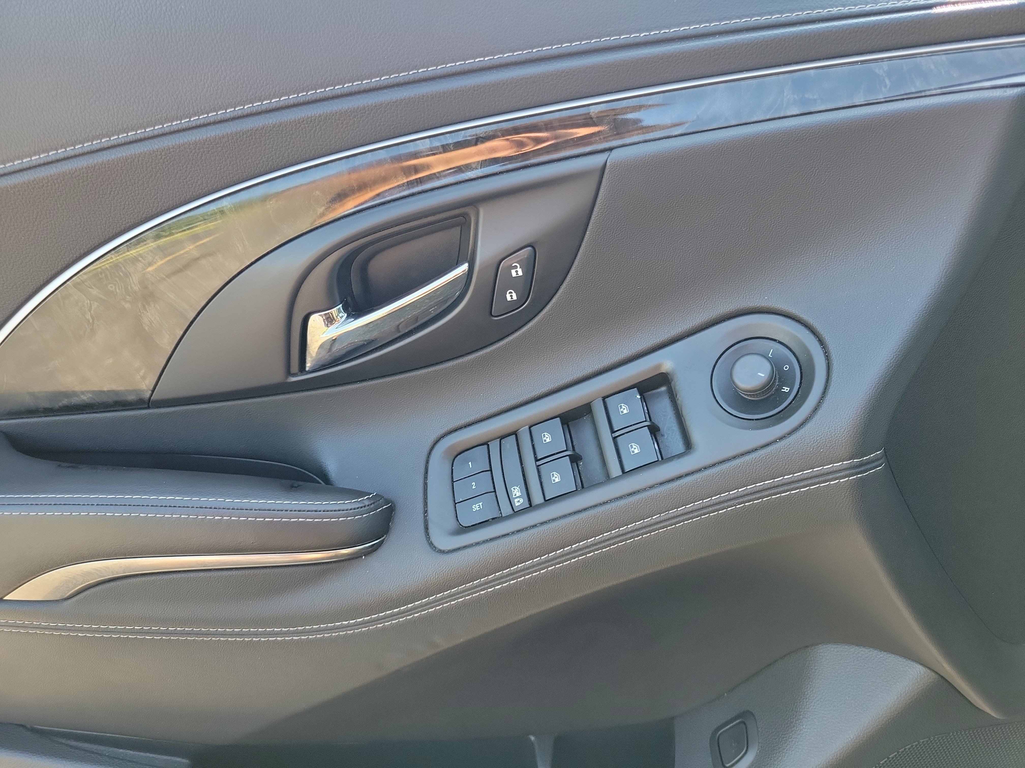 Used 2014 Buick LaCrosse Leather w/ Driver Confidence Package FWD image 17