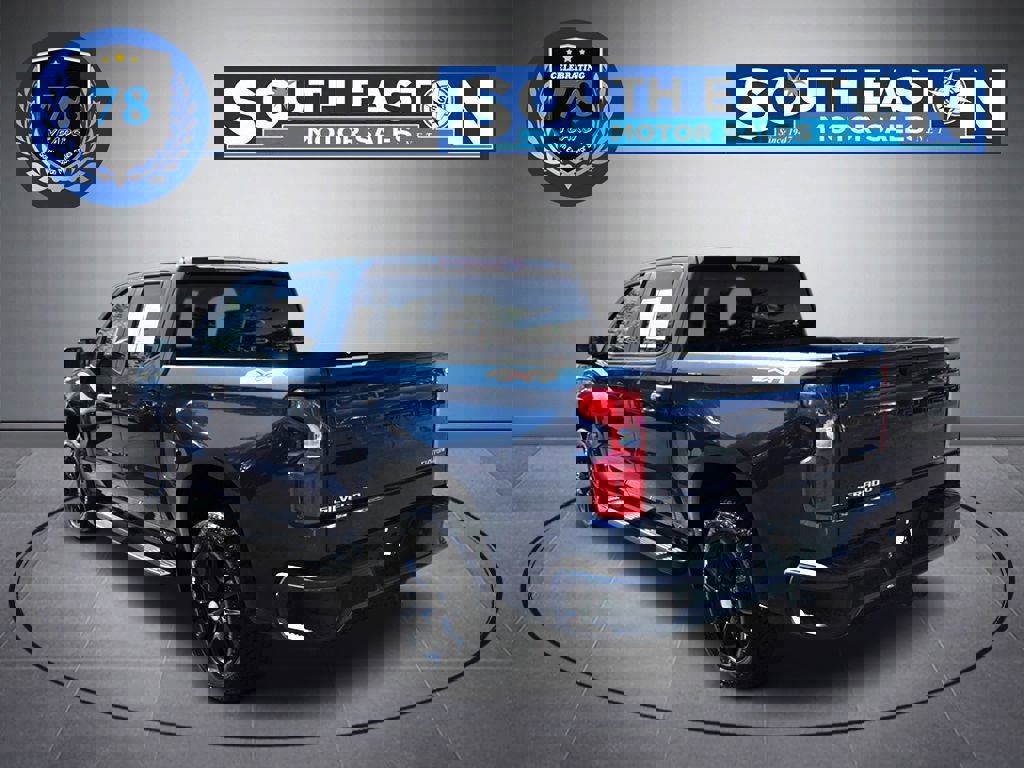 Used 2020 Chevrolet Silverado 1500 Custom w/ Custom Value Package image 5