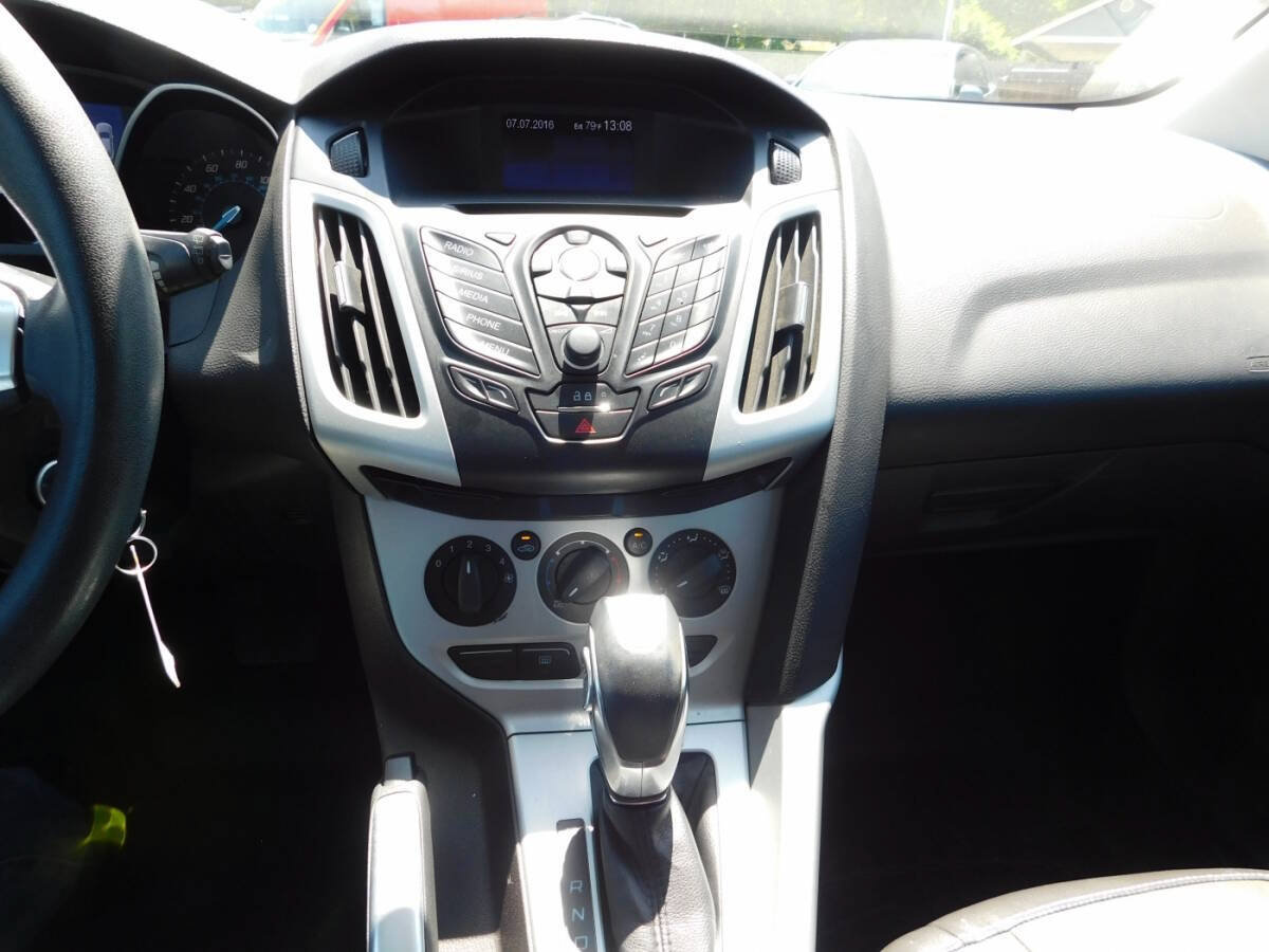 Used 2014 Ford Focus SE w/ Equipment Group 201A FWD image 10