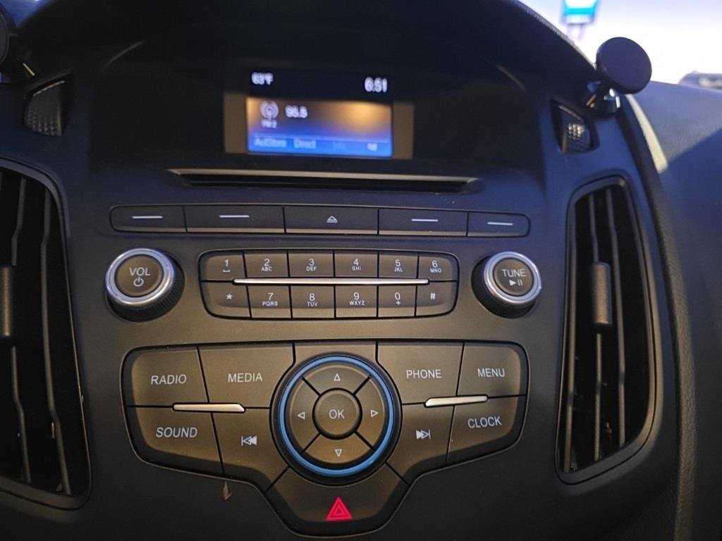 Used 2016 Ford Focus SE w/ Reverse Sensing Package image 18