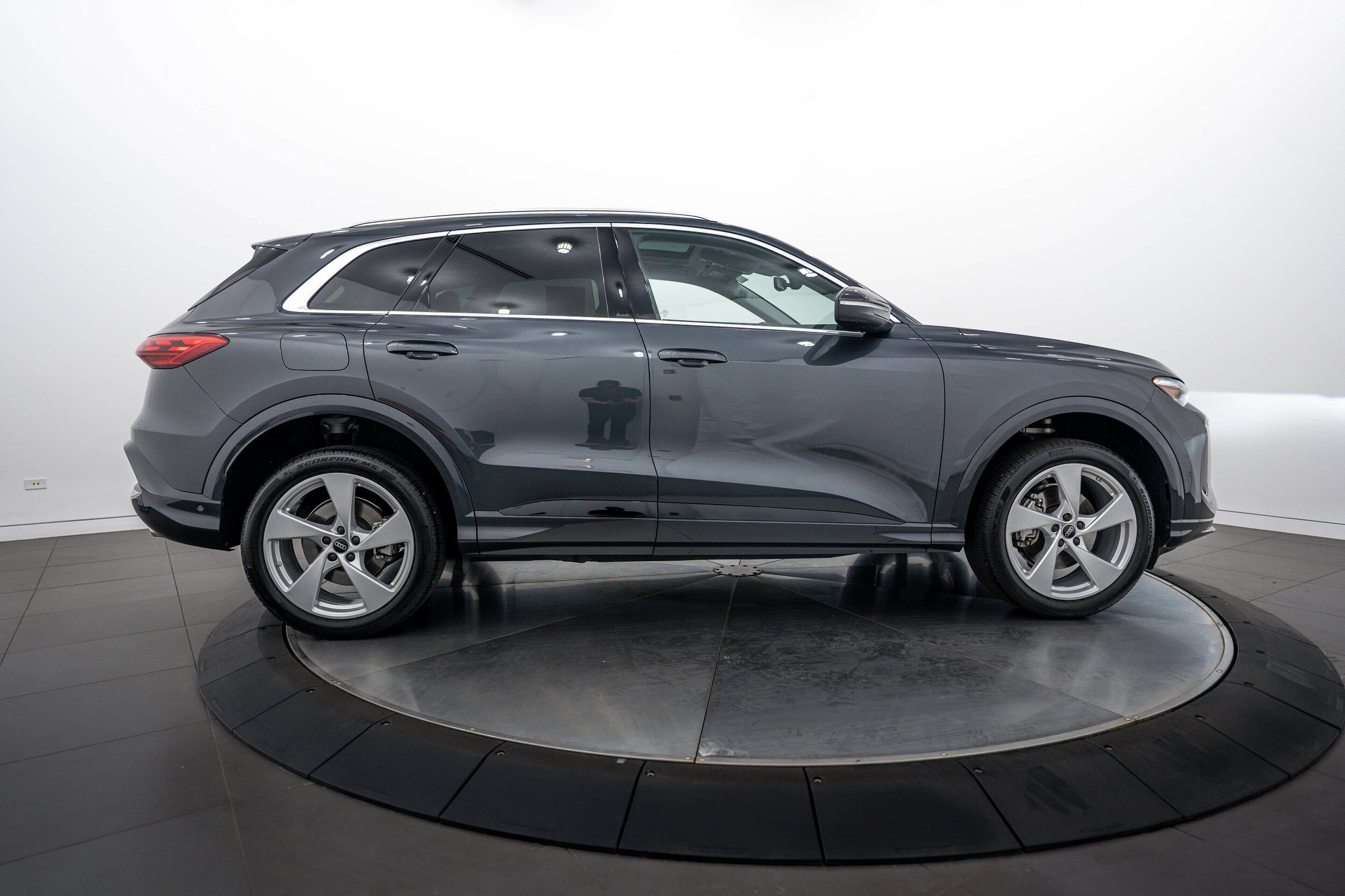 Used 2025 Audi Q5 Premium Plus AWD/4WD image 3