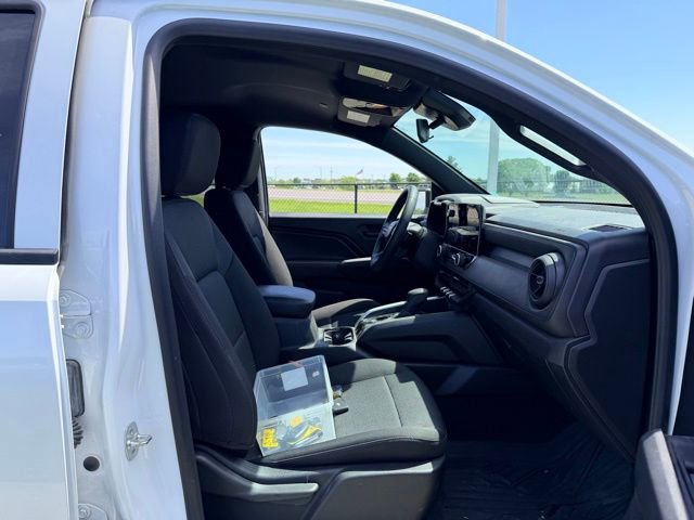 Used 2025 Chevrolet Colorado W/T w/ Advanced Trailering Package AWD/4WD image 11