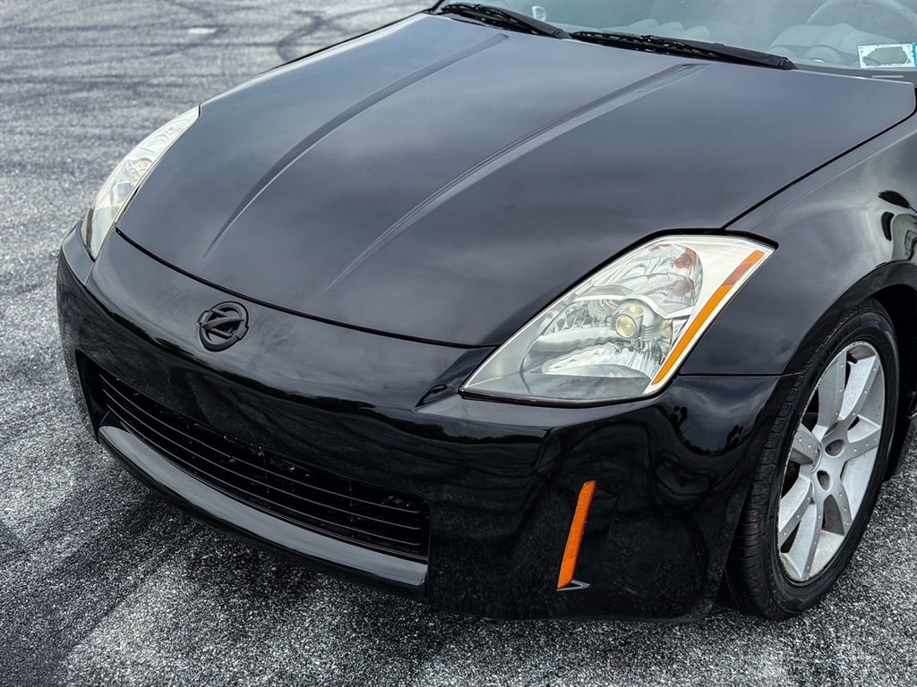Used 2004 Nissan 350Z Enthusiast w/ Cargo Convenience Pkg image 3