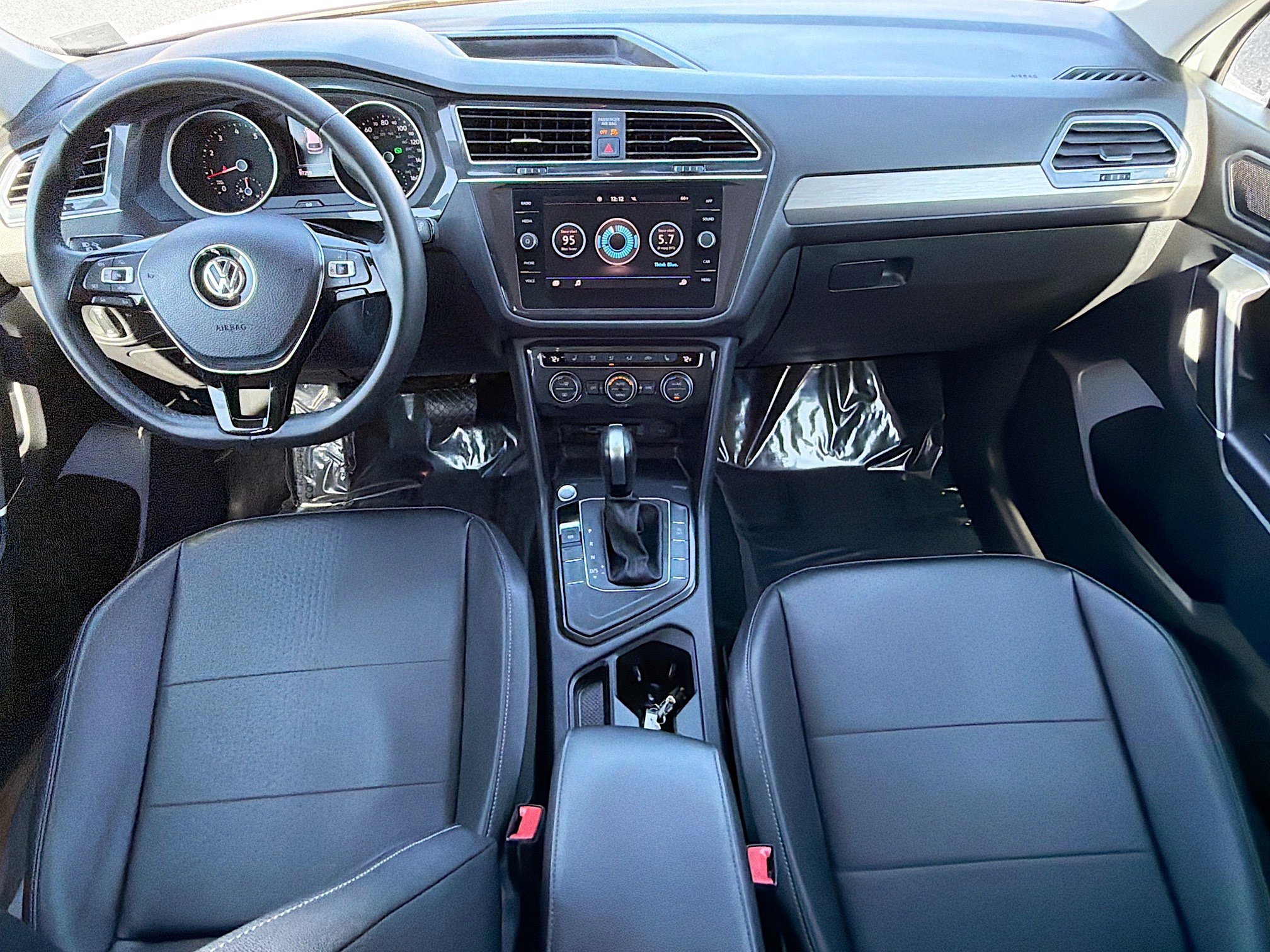 Used 2020 Volkswagen Tiguan SE image 15