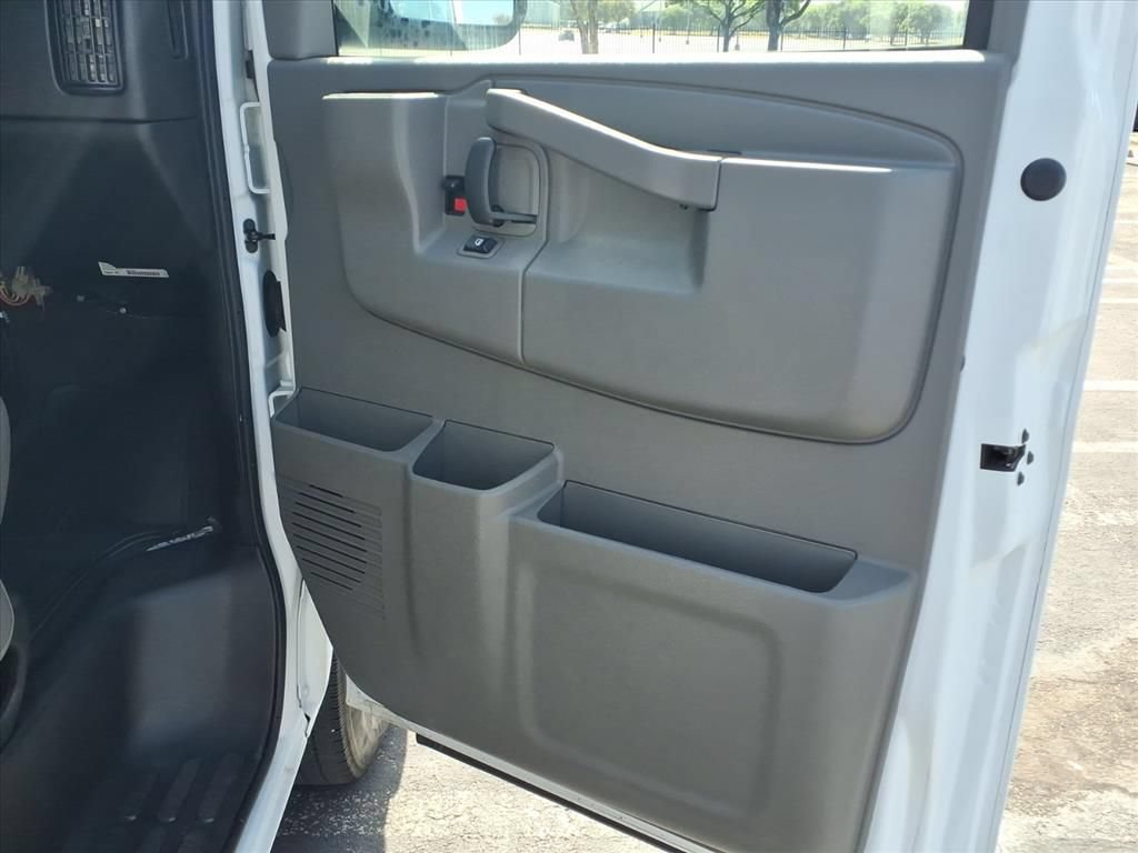 Used 2025 Chevrolet Express 3500 LT w/ LT Preferred Equipment Group RWD image 21