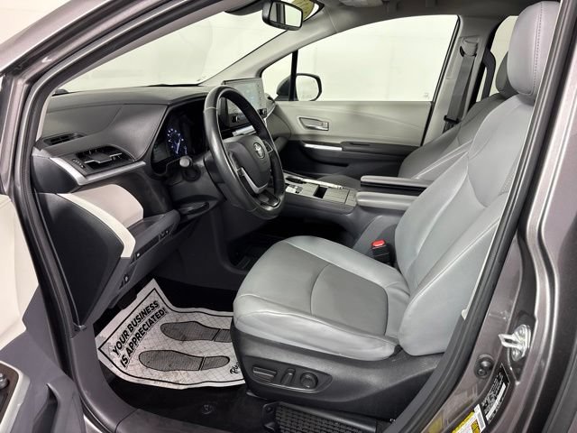 Used 2023 Toyota Sienna XLE AWD/4WD image 15