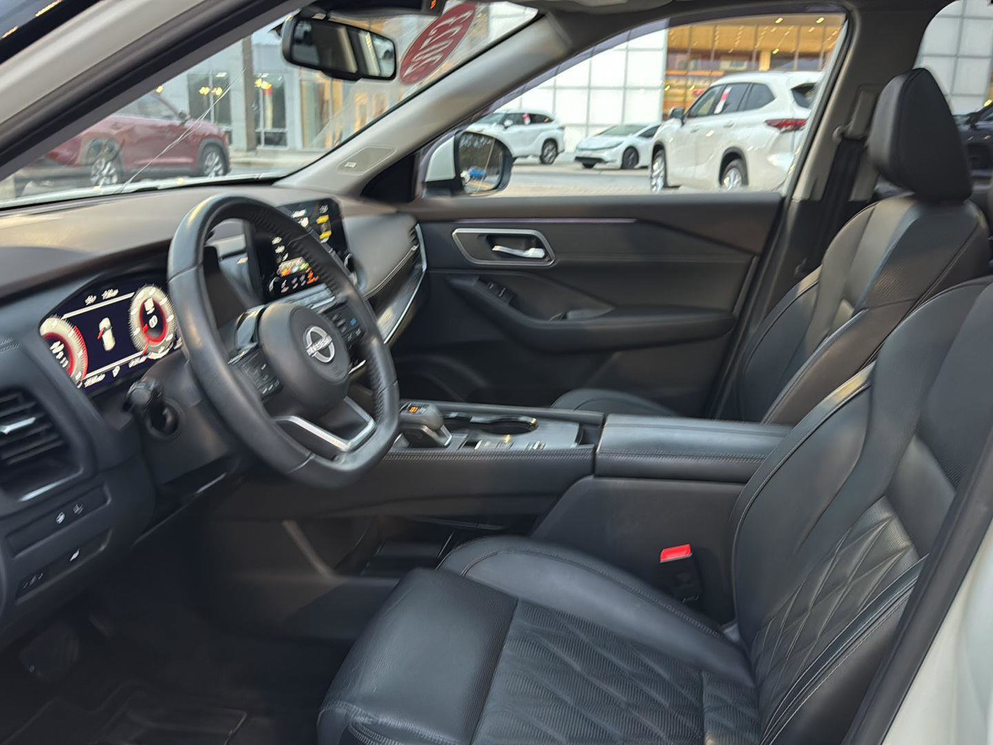 Used 2023 Nissan Rogue Platinum w/ Platinum Premium Package FWD image 8