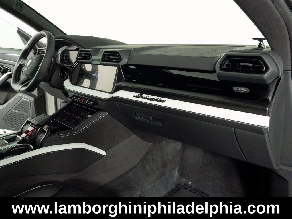 Used 2025 Lamborghini Urus SE AWD/4WD image 34