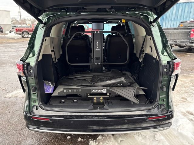 Used 2023 Toyota Sienna Platinum image 26