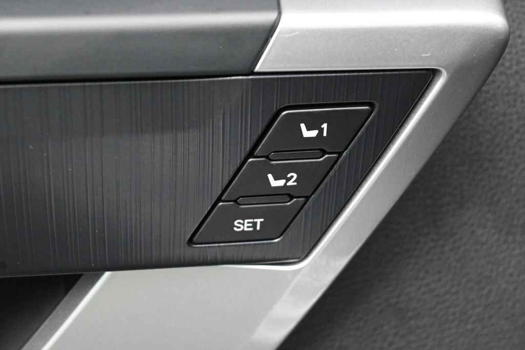 Certified 2025 Toyota Sequoia Platinum AWD/4WD image 12