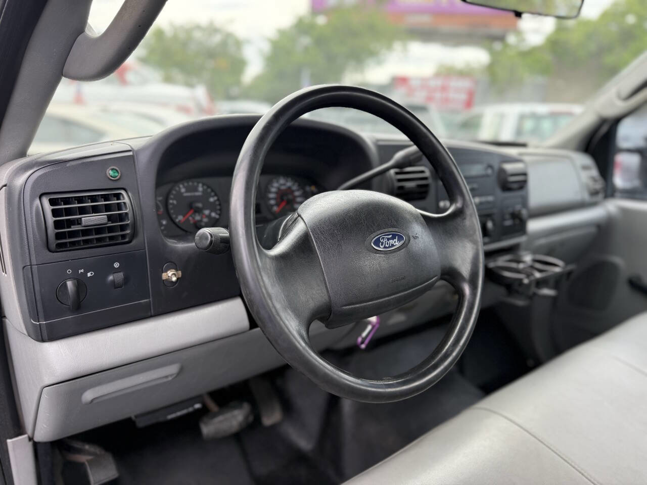 Used 2005 Ford F350 XL image 13