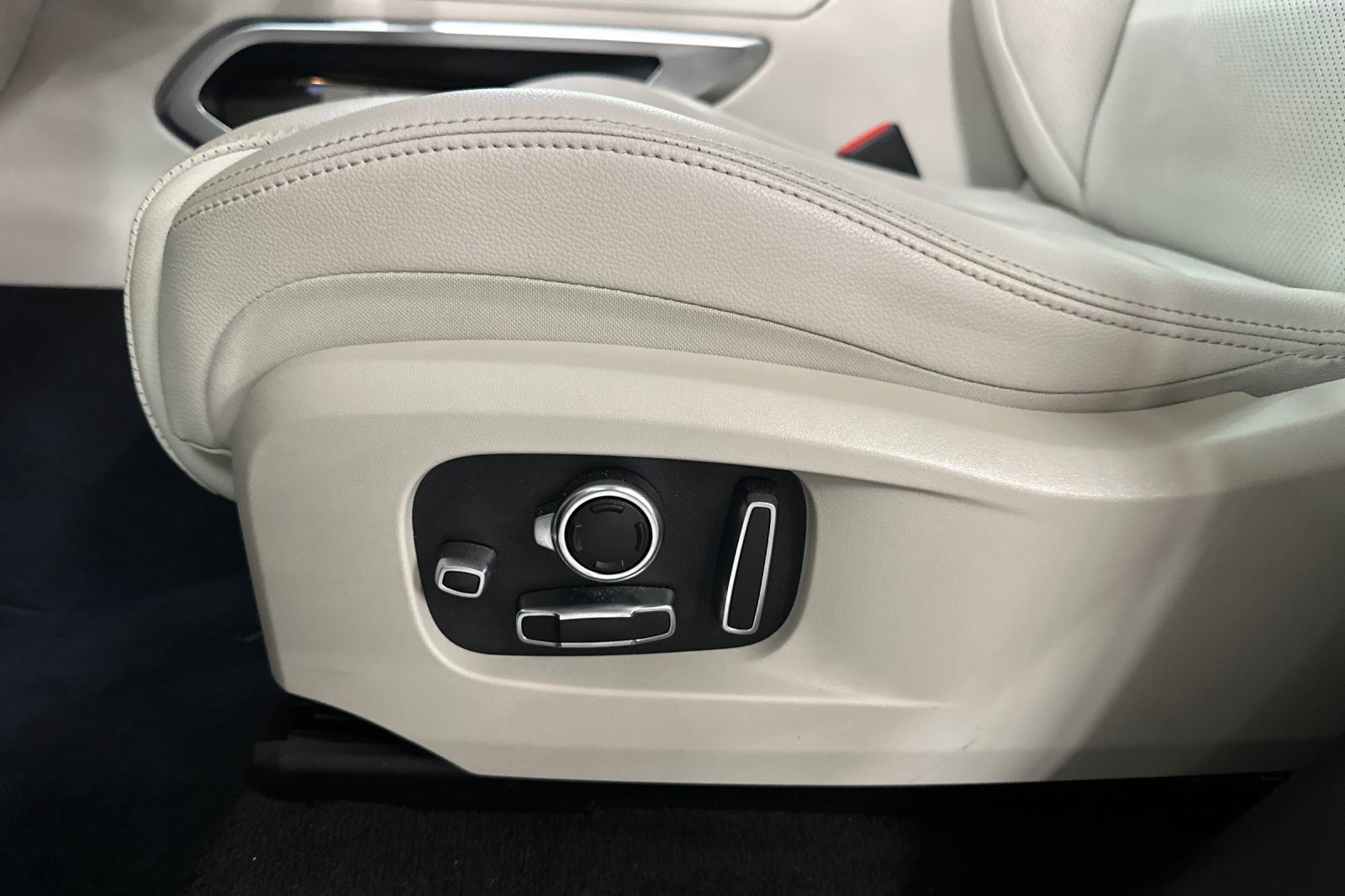 Used 2022 Jaguar F-PACE S image 17