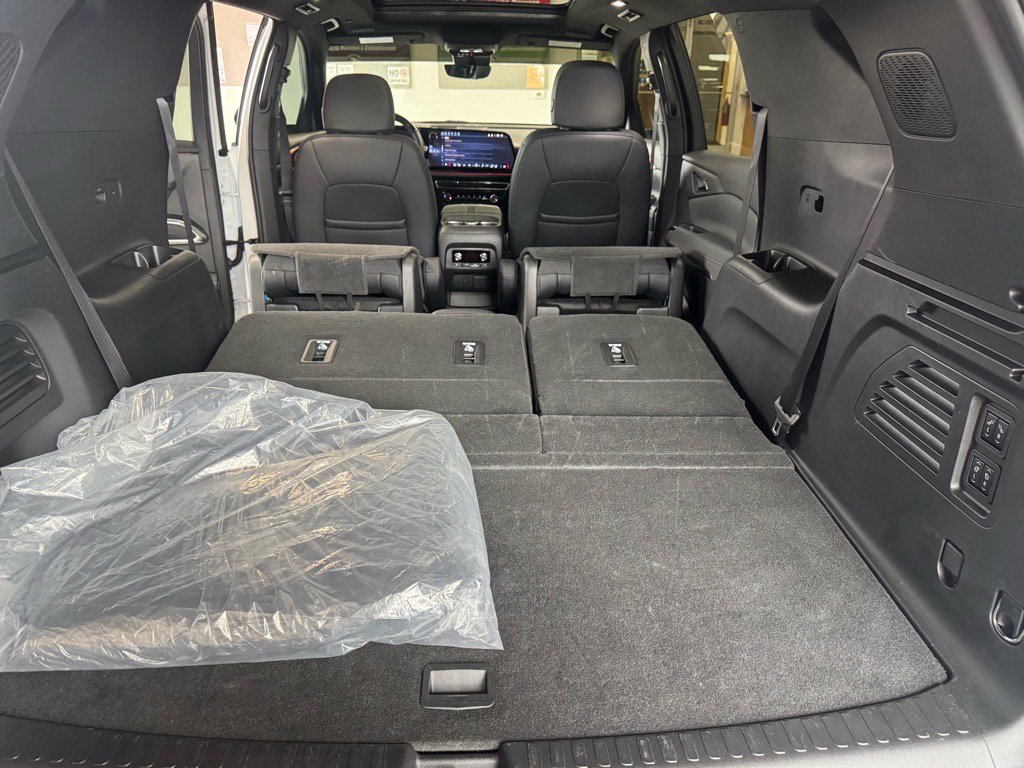 Used 2024 Chevrolet Traverse RS w/ LPO, Floor Liner Package image 10